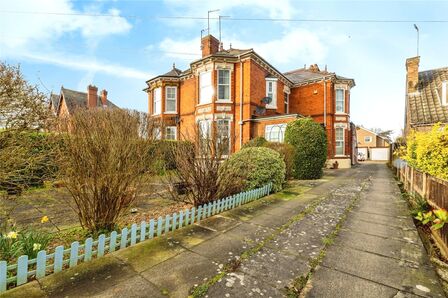 Doddington Road, 2 bedroom  Flat for sale, £190,000