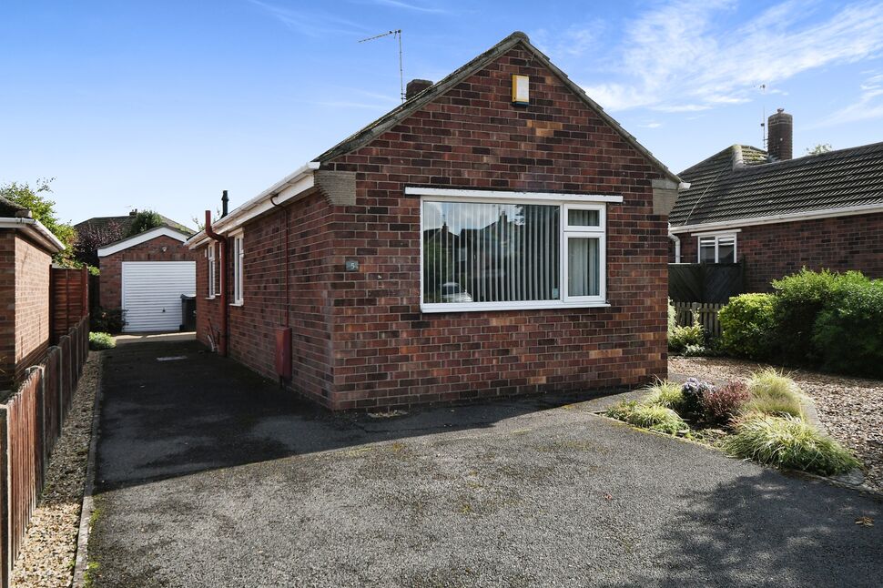 2 bedroom Detached Bungalow for sale