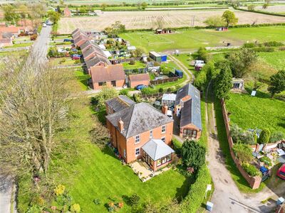 High Street, 6 bedroom Detached House for sale, £670,000