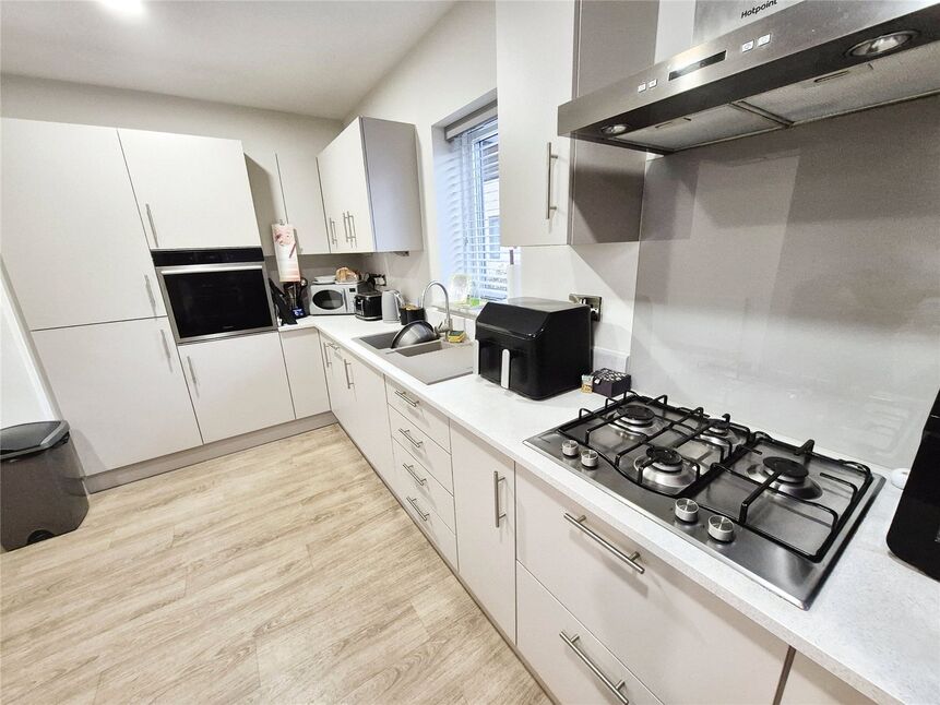 Kitchen / Dining Area