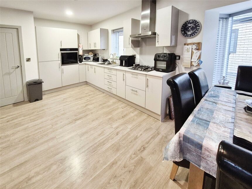 Kitchen / Dining Area