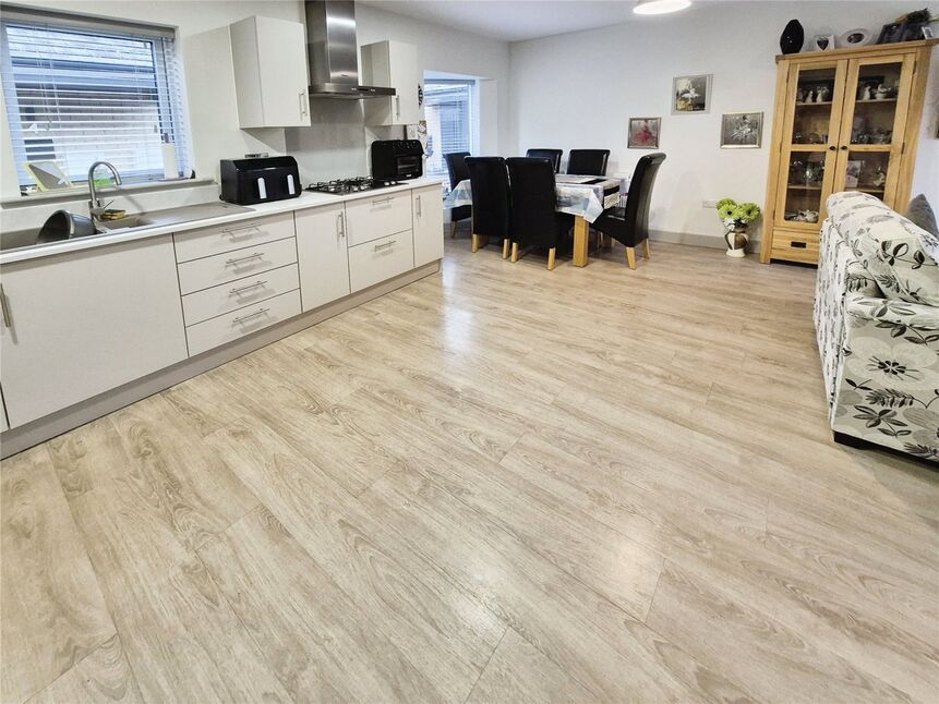 Kitchen / Dining Area