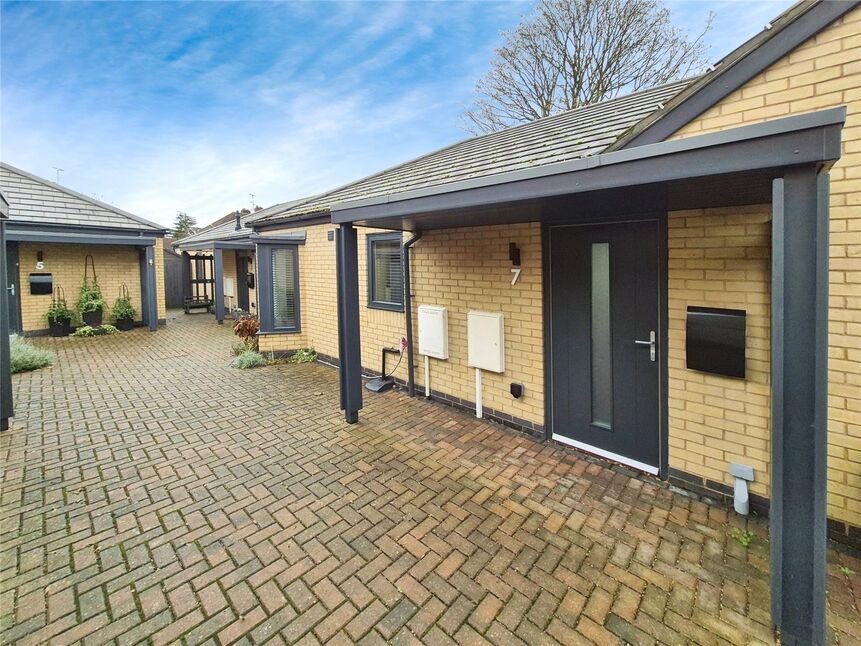 2 bedroom Mid Terrace Bungalow for sale