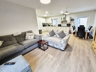 Home Green, 2 bedroom Semi Detached Bungalow for sale, &pound;240,000