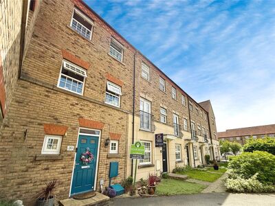 2 bedroom Mid Terrace House for sale