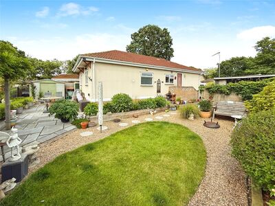 2 bedroom Detached Property for sale