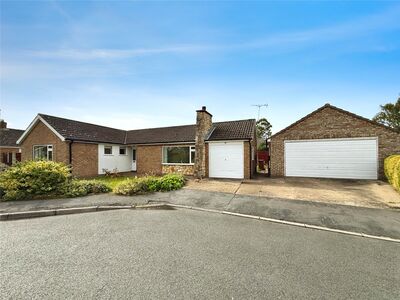 Dart Avenue, 3 bedroom Detached Bungalow for sale, £300,000