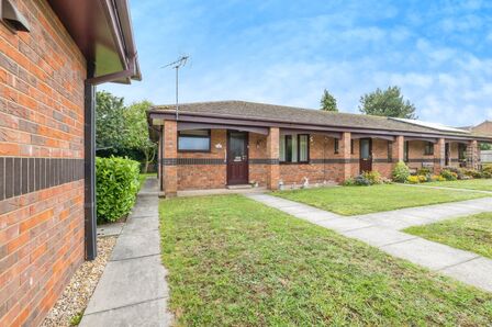 St. Claires Court, 1 bedroom End Terrace Bungalow for sale, £120,000
