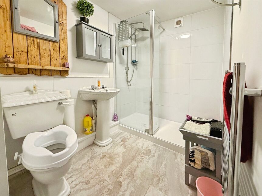 Annexe Shower Room