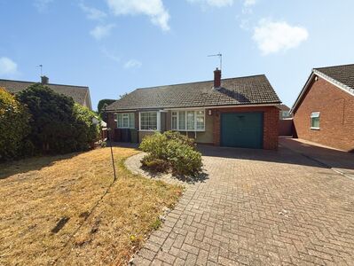 Boscombe Close, 3 bedroom Detached Bungalow for sale, &pound;275,000