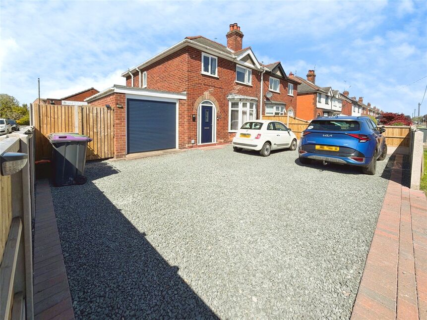 Main image of 3 bedroom Semi Detached House for sale, Lincoln Road, North Hykeham, Lincolnshire, LN6