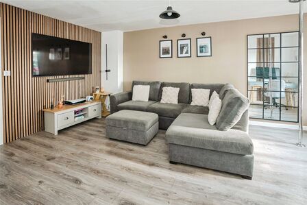 3 bedroom Mid Terrace House for sale