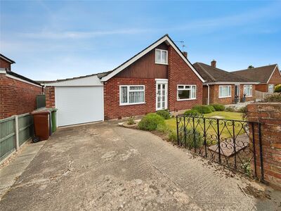 Astwick Road, 3 bedroom Detached Bungalow for sale, &pound;250,000