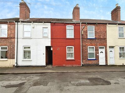 2 bedroom Mid Terrace House for sale