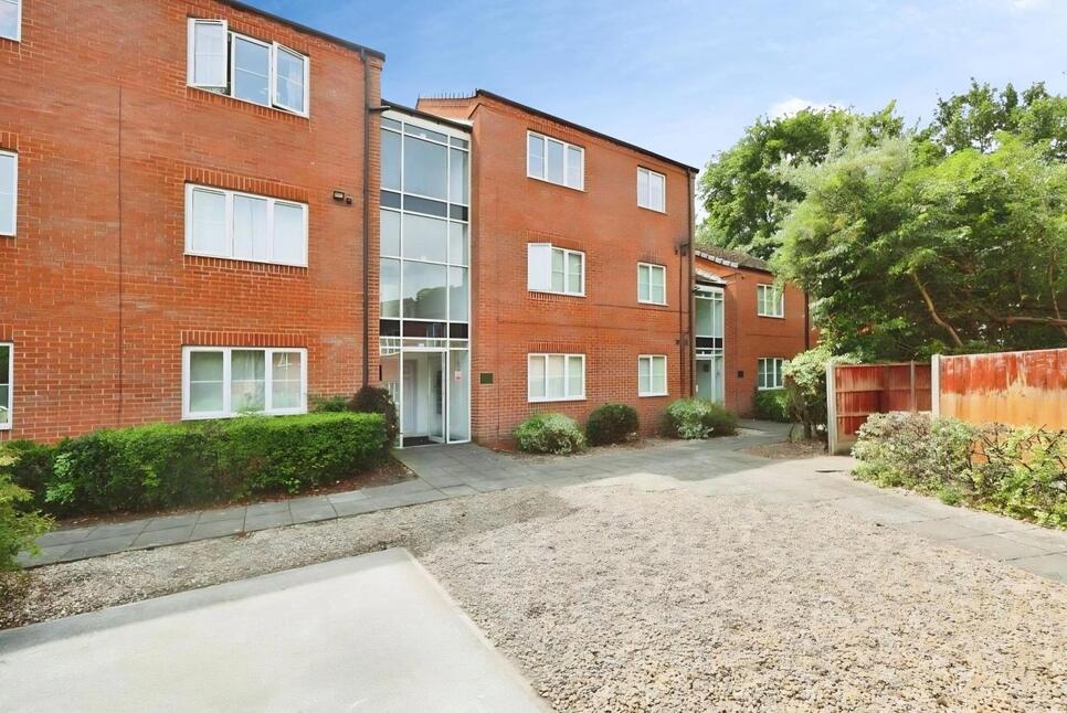 2 bedroom Flat for sale