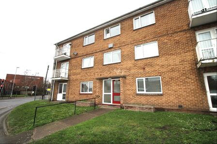 Coppice Road, 2 bedroom  Flat to rent, £775 pcm