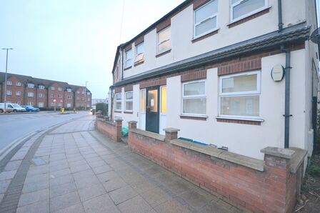 Towcester Road, 2 bedroom Flat to rent, &pound;1,350 pcm