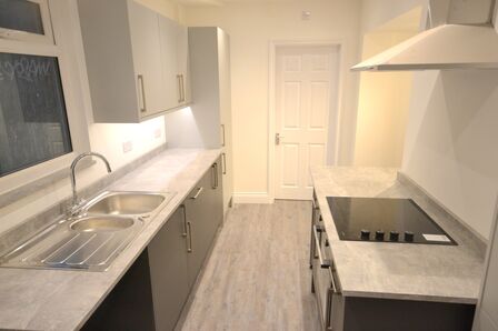 Victoria Road, 1 bedroom Flat to rent, &pound;525 pcm