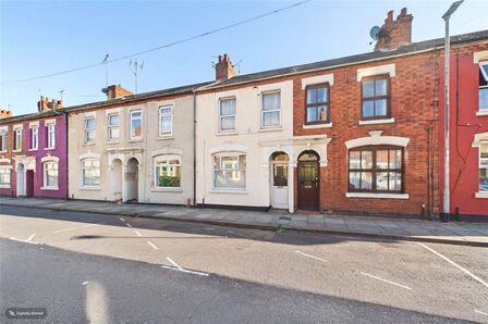 4 bedroom Mid Terrace House for sale