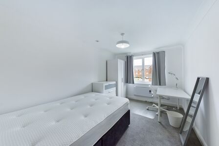 Henry Bird Way, 2 bedroom  Flat to rent, £710 pcm