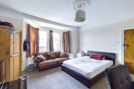 1 bedroom  Room to rent