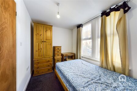 1 bedroom  Room to rent