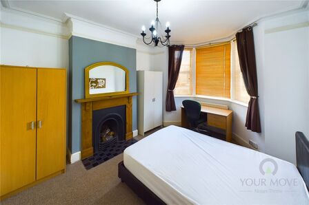 1 bedroom  Room to rent