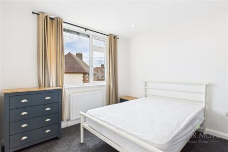 1 bedroom  Room to rent