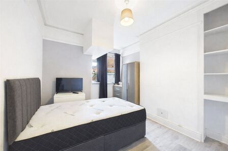 Cedar Road, 1 bedroom Property to rent, &pound;560 pcm