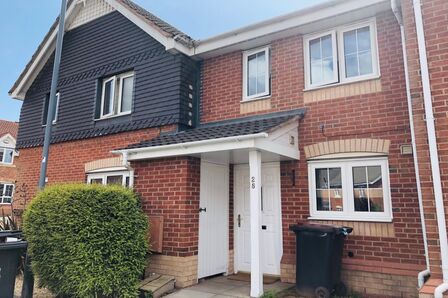 Lilleburne Drive, 2 bedroom Mid Terrace House to rent, &pound;975 pcm