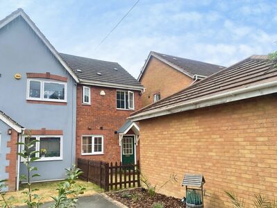 Hedge Way, 2 bedroom Semi Detached House to rent, &pound;995 pcm