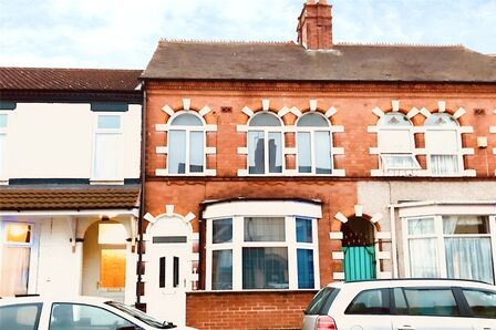 3 bedroom Mid Terrace House to rent