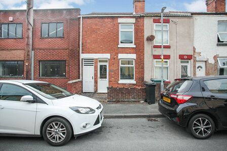 2 bedroom Mid Terrace House to rent