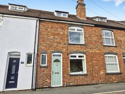 3 bedroom Mid Terrace House for sale