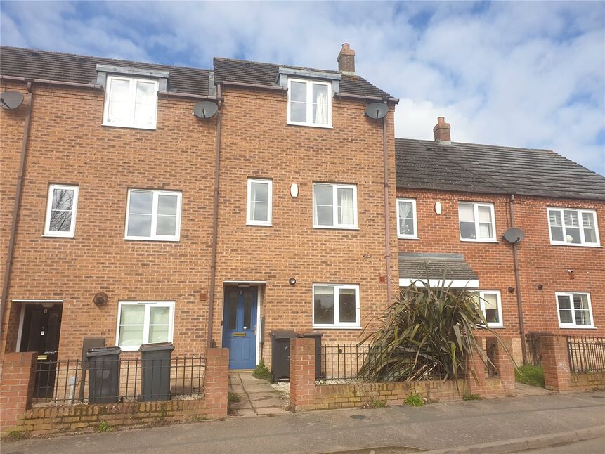 3 bedroom Mid Terrace House for sale, Spruce Road, Nuneaton, CV10 £