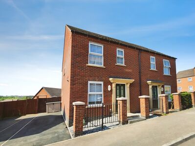 Edinburgh Road, 3 bedroom Semi Detached House for sale, &pound;210,000