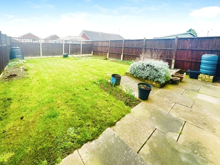 Garden to front and rear
