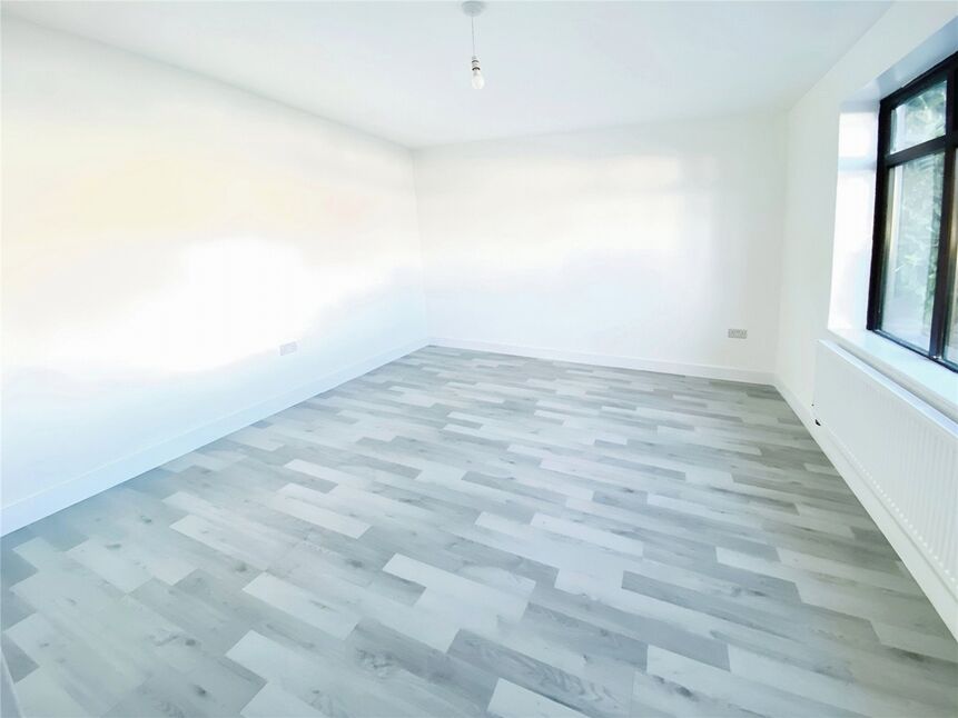 3 bedroom Semi Detached House to rent, Dorlecote Road, Nuneaton, CV10