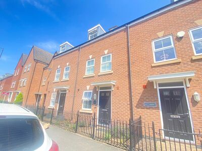 Queen Elizabeth Road, 3 bedroom Mid Terrace House to rent, £1,200 pcm