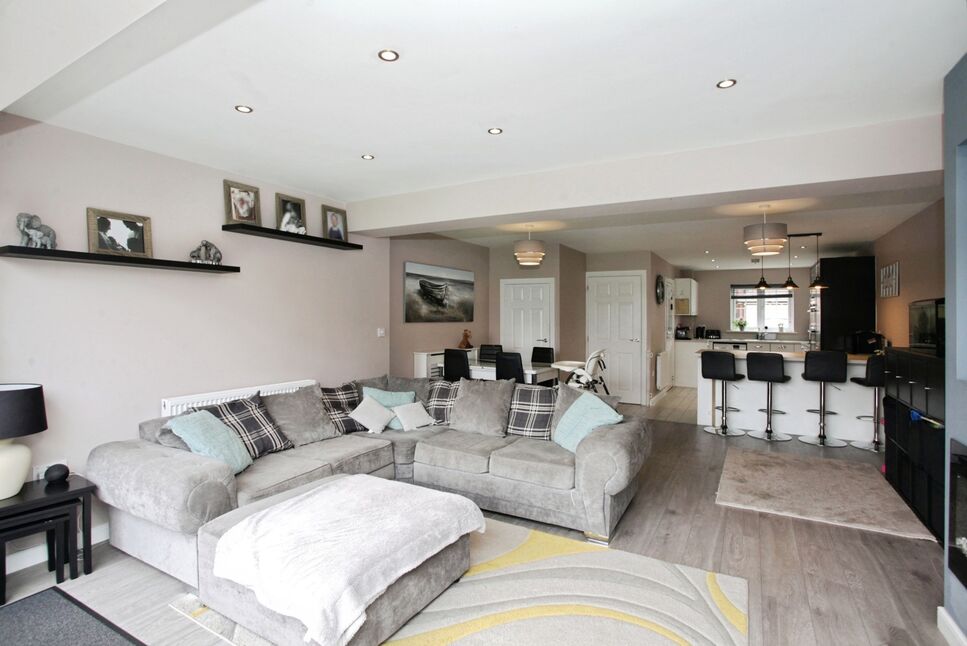 Open Plan Lounge / Dining Room / Kitchen