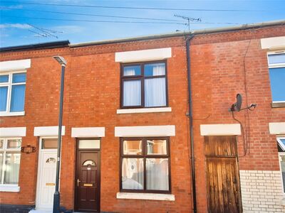 3 bedroom Mid Terrace House for sale