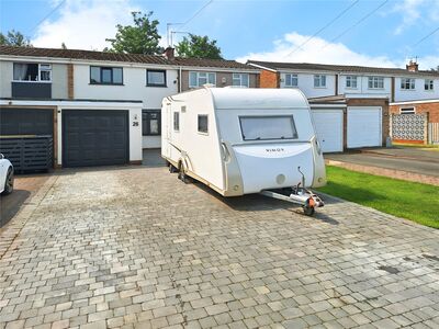 Hillside Drive, 3 bedroom Mid Terrace House for sale, £280,000