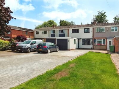 3 bedroom Mid Terrace House for sale
