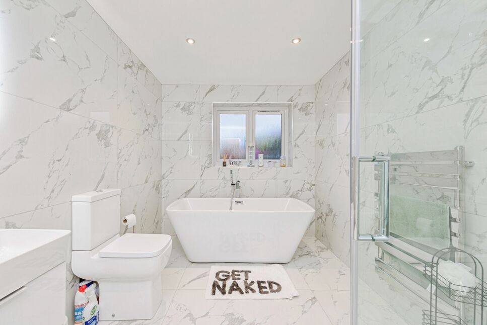 En-Suite Bathroom / Shower Room