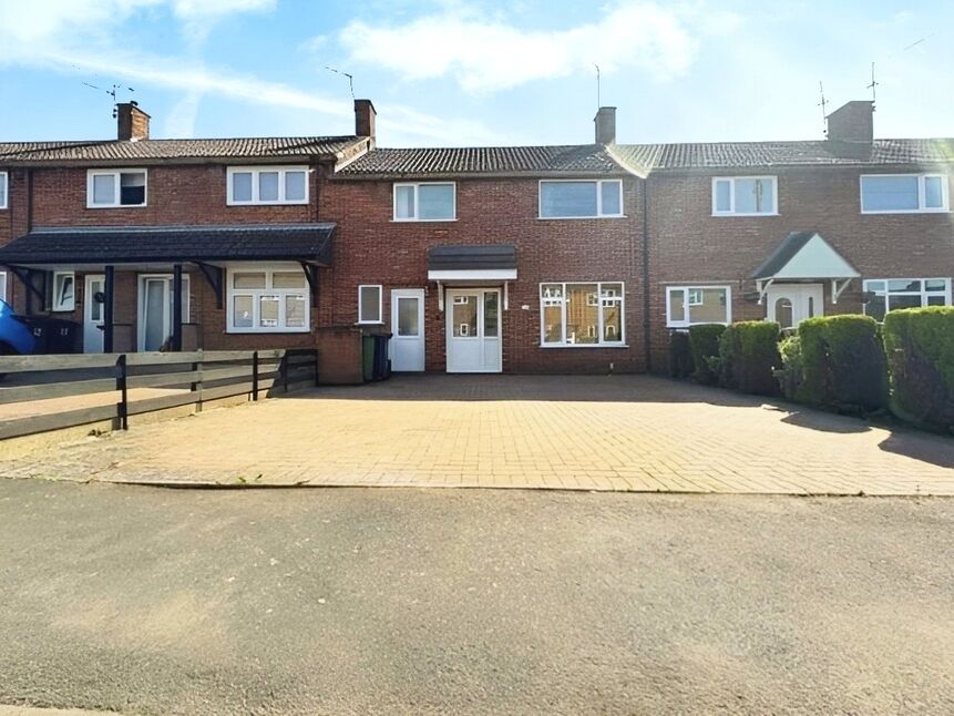 3 bedroom Mid Terrace House for sale