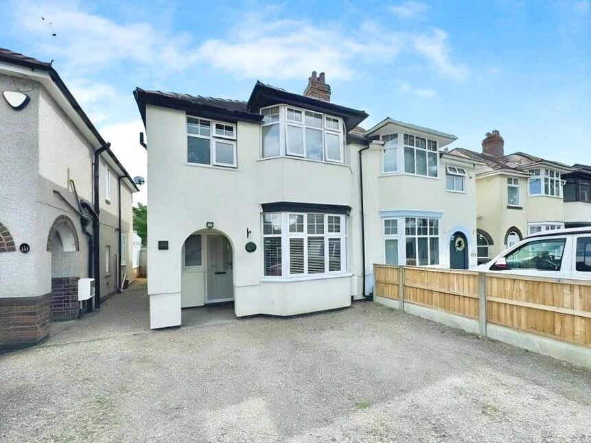 Main image of 3 bedroom Semi Detached House for sale, Hinckley Road, Nuneaton, Warwickshire, CV11