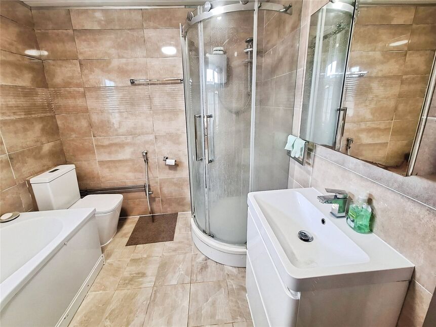Bathroom / Shower Room Wc