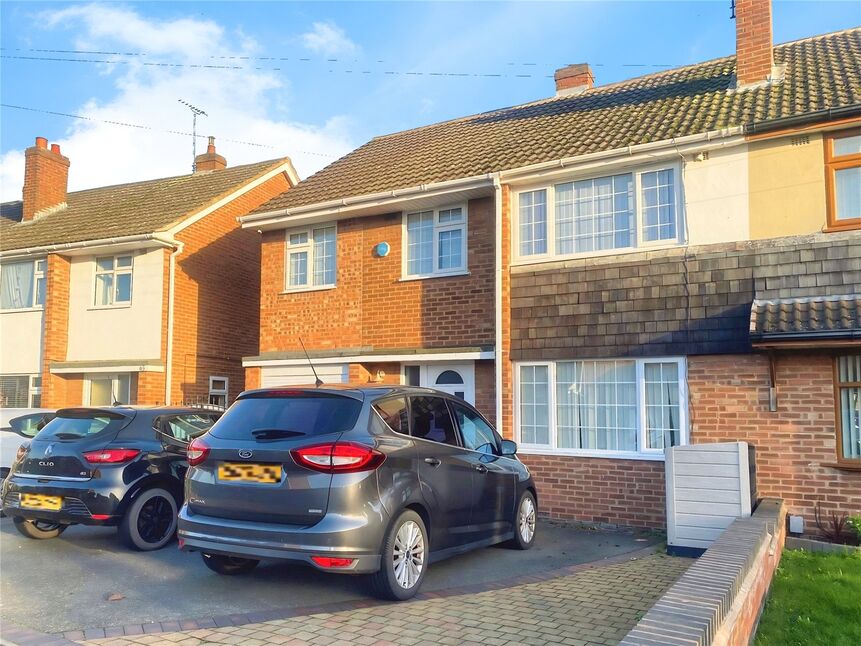 Main image of 4 bedroom Semi Detached House to rent, Rutland Avenue, Nuneaton, Warwickshire, CV10