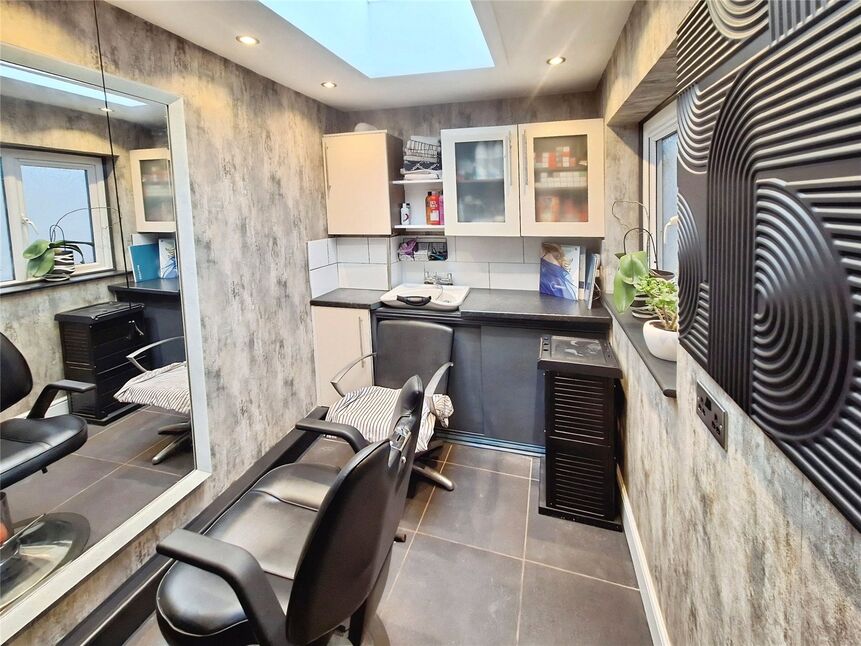 Salon / Dining Room