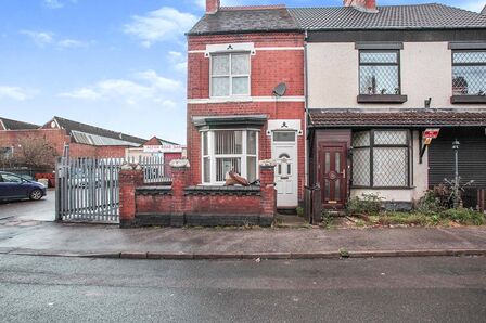 Aston Road, 3 bedroom End Terrace House to rent, &pound;950 pcm